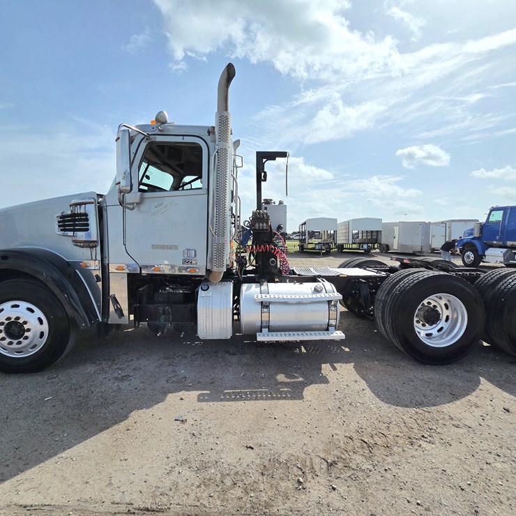 2015 FREIGHTLINER 122SD