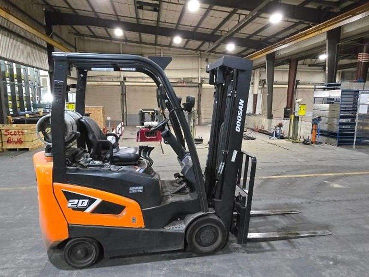 doosan-forklift-image-2