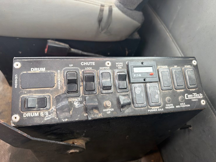 2016-kenworth-t880-image-16