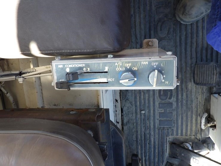 mitsubishi-mg130-motor-grader-image-41