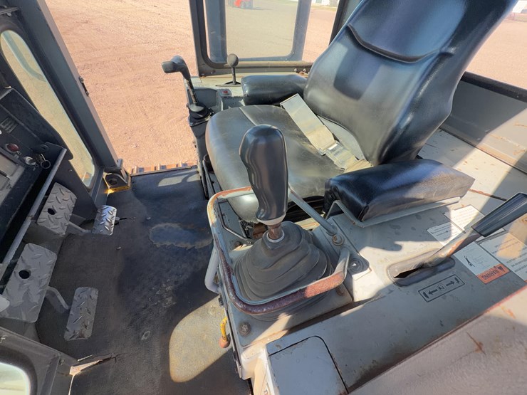 2002-komatsu-d38p-dozer-image-32