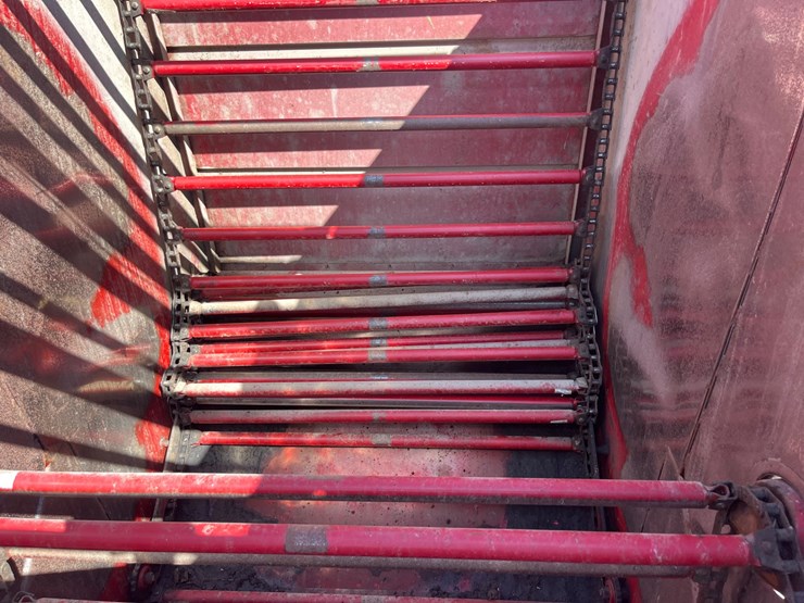 new-holland-853-image-22