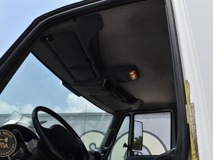 2005-international-durastar-4300-image-23