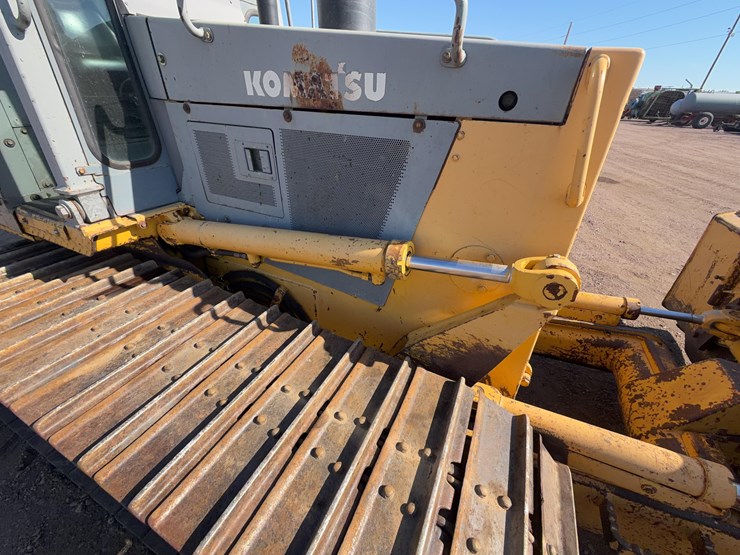 2002-komatsu-d38p-dozer-image-23
