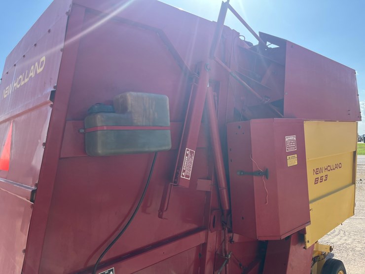new-holland-853-image-16