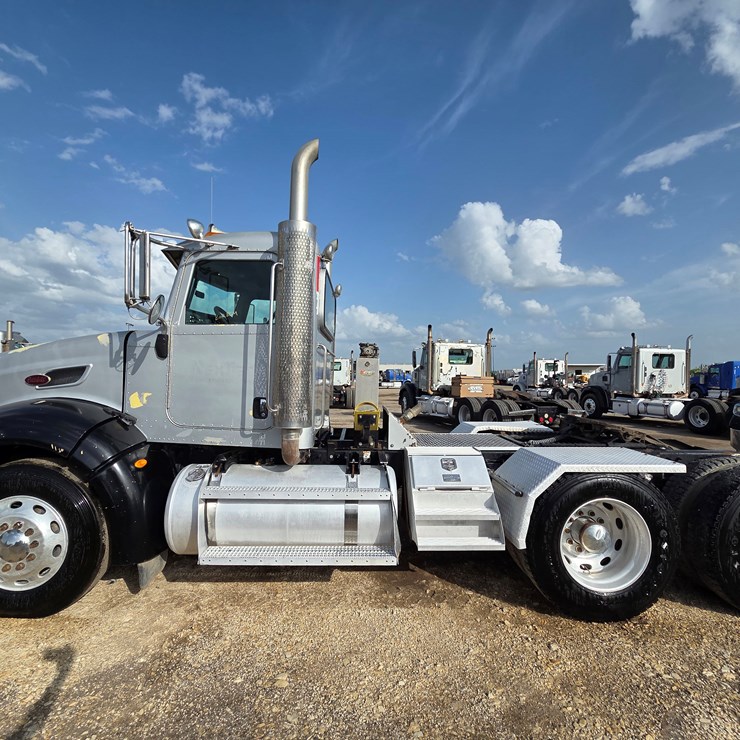2013 PETERBILT 386