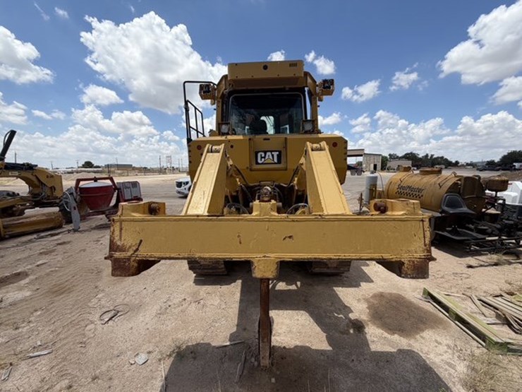 2017-caterpillar-d8t-image-9
