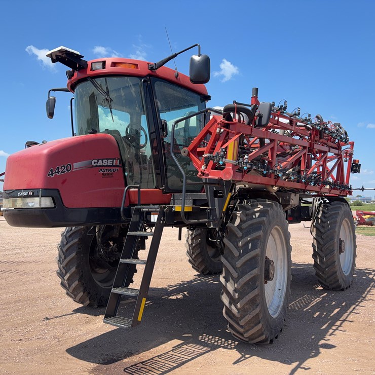 2009 Case IH 4420 Self-Propelled Sprayer