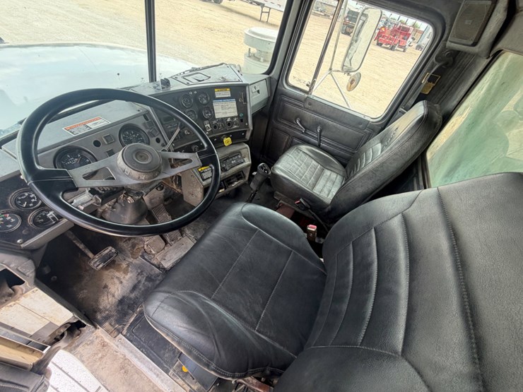 1999-mack-rd688s-image-9