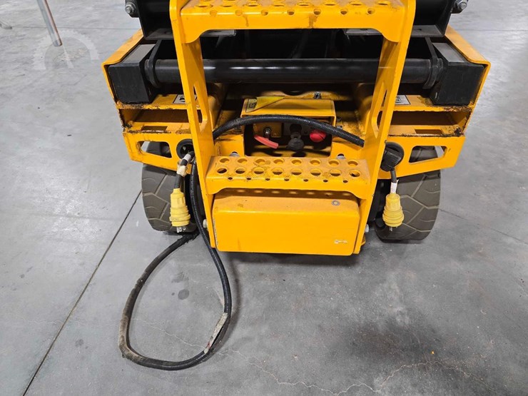 2023-jcb-s1930e-image-12