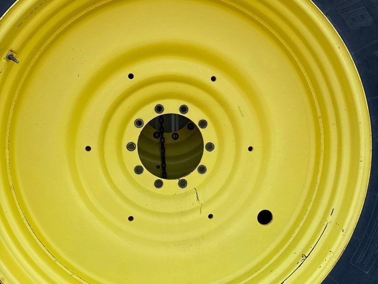 2013-john-deere-8235r-image-88
