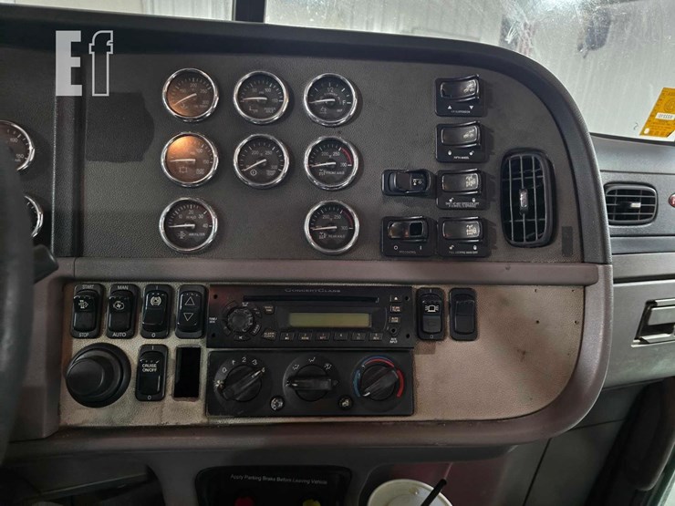 2013-peterbilt-386-image-14