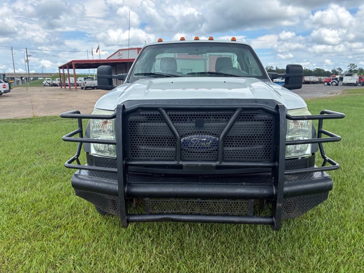 2015-ford-f550-image-2