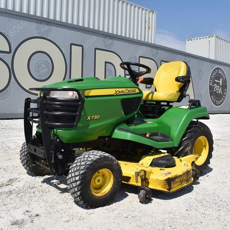 2013 JOHN DEERE X730