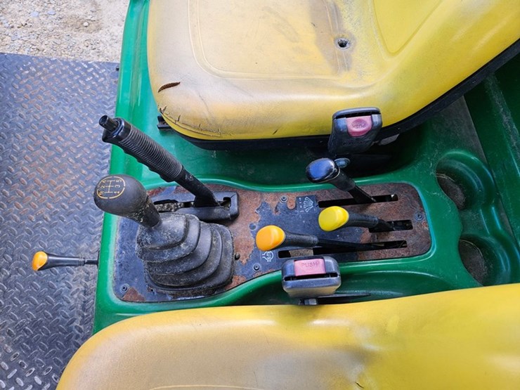 2020-john-deere-gator-image-17