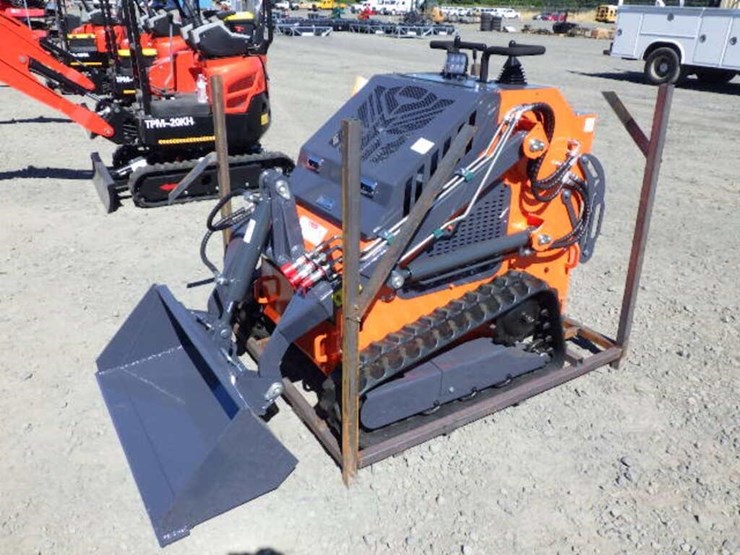 2026-tpm-t460-skid-steer-tracked-loader-image-1