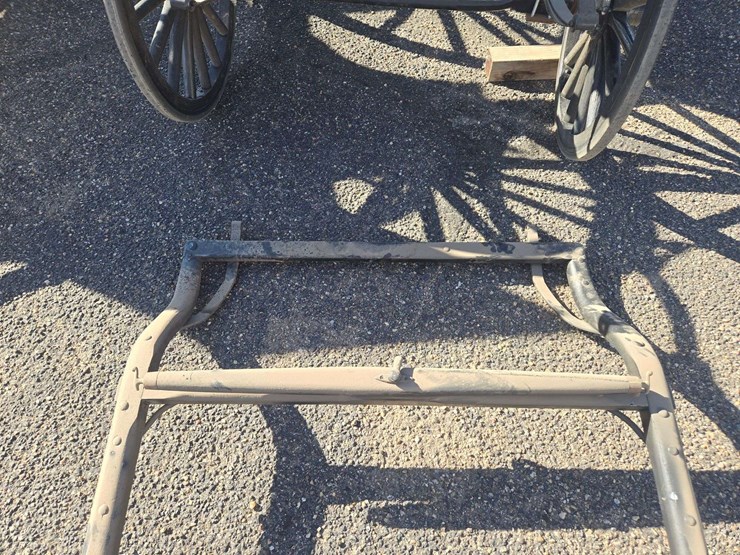 black-horse-drawn-carriage-image-5