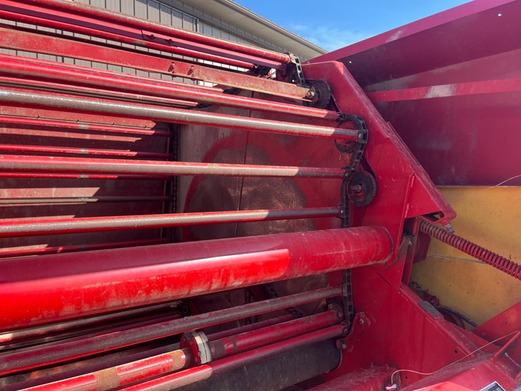 new-holland-853-image-19