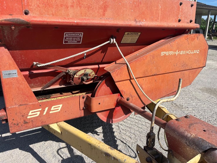 new-holland-519-image-11