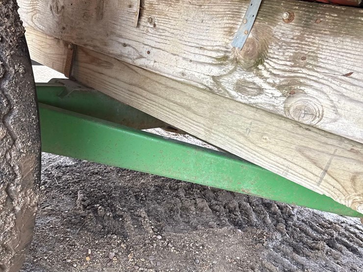 9ft-x-20-1/2ft-wooden-flatbed-w/-poly-tanks-&-pump-image-16