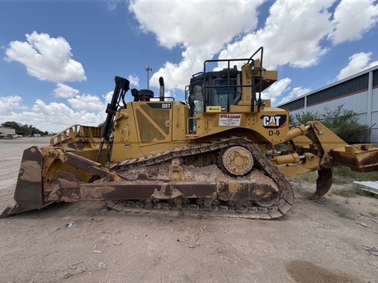2017-caterpillar-d8t-image-11