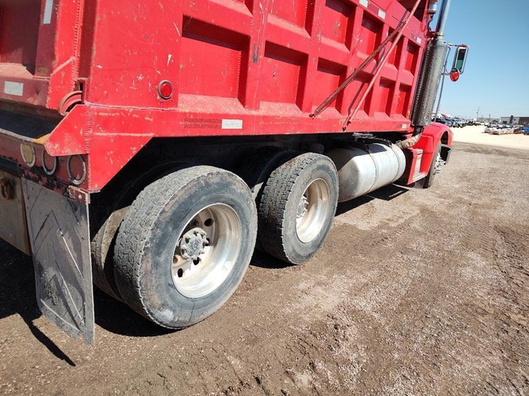 1996-peterbilt-377-image-21