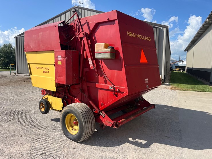 new-holland-853-image-3
