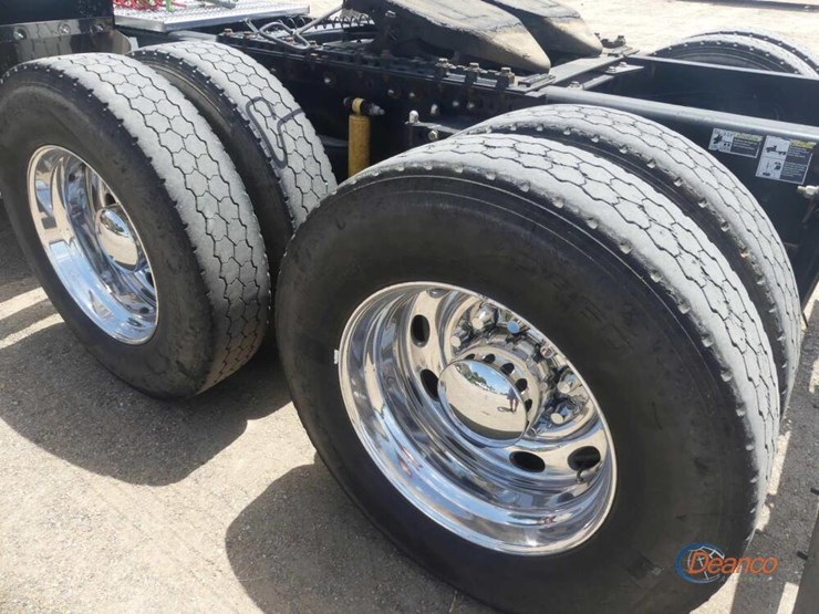 2012-peterbilt-389-image-4
