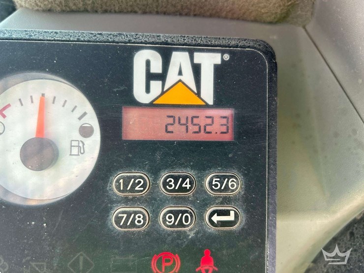 caterpillar-232d-compact-wheel-loader-skid-steer-image-6