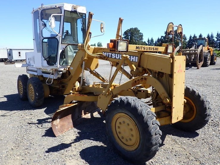 mitsubishi-mg130-motor-grader-image-3
