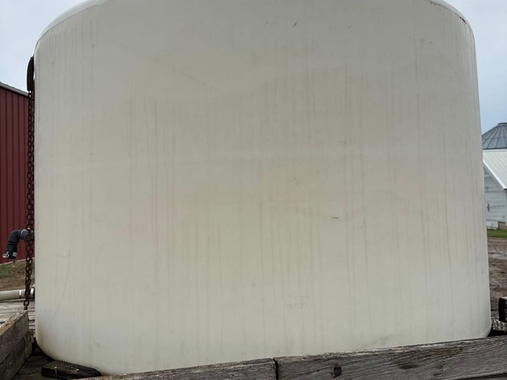 9ft-x-20-1/2ft-wooden-flatbed-w/-poly-tanks-&-pump-image-46