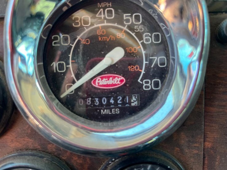 1996-peterbilt-377-image-49