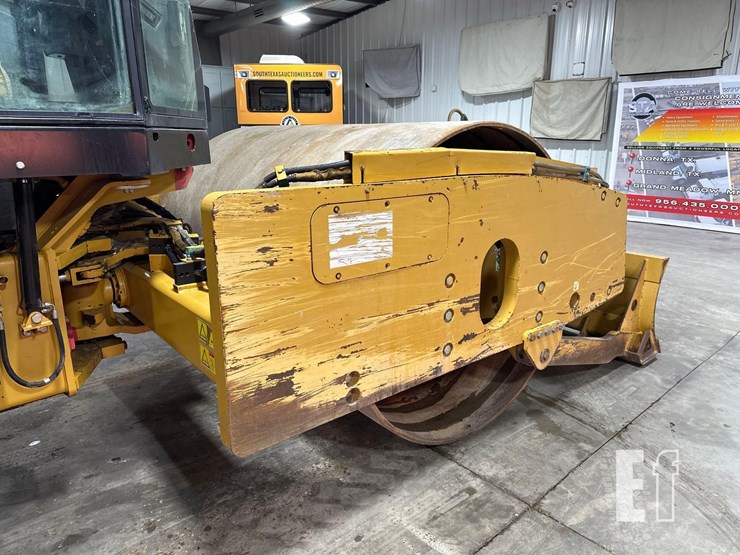 2012-caterpillar-cs64-image-10