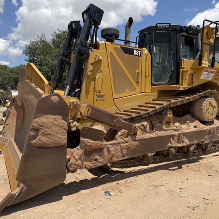 2017 CATERPILLAR D8T