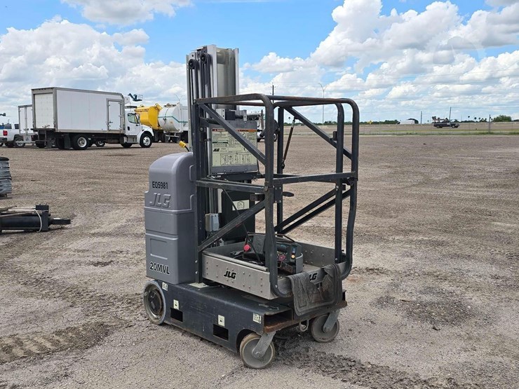 2017-jlg-20mvl-image-2