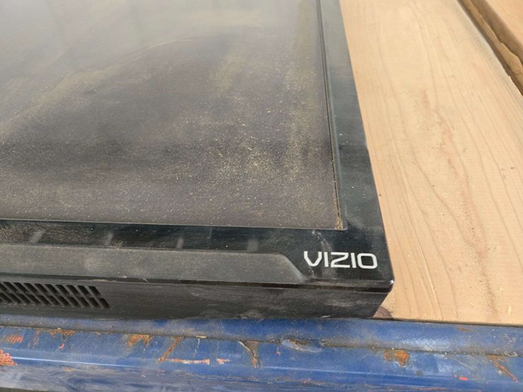 vizio-70"-flat-screen-tv-with-cable-and-remote-(no-wall-mount)-image-9