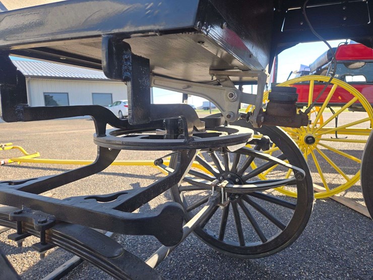 black-horse-drawn-carriage-image-20
