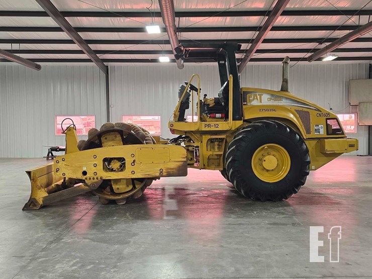 2004-caterpillar-cp-563e-image-5