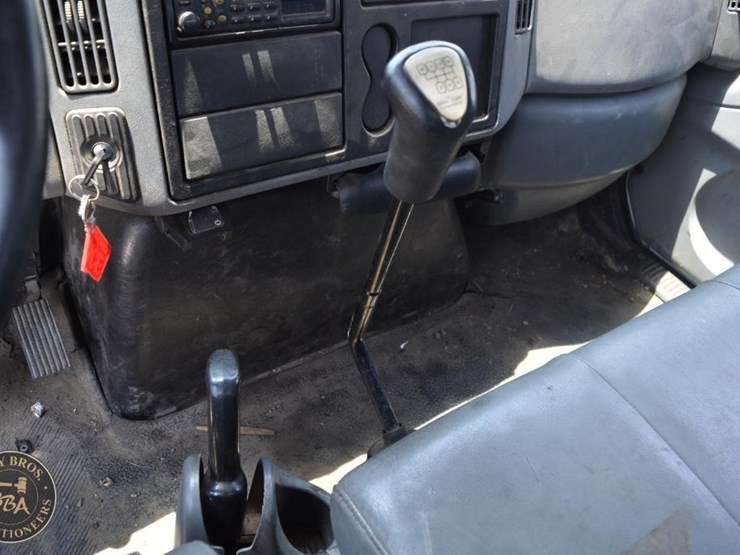 2005-international-durastar-4300-image-31