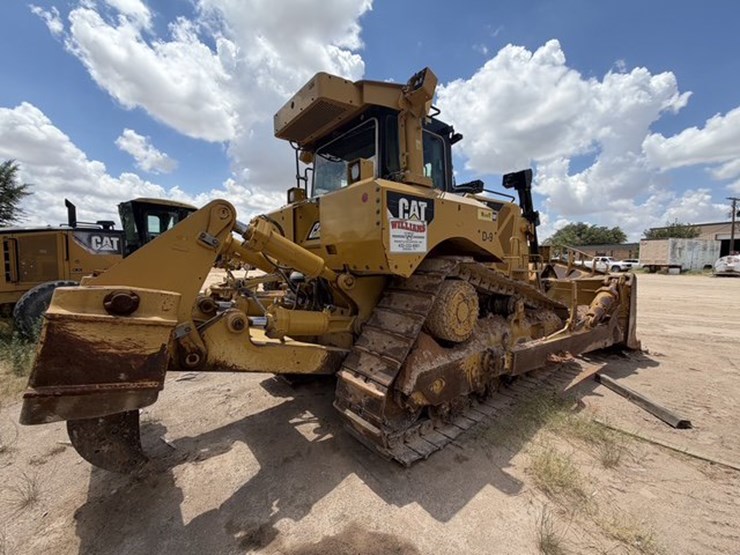2017-caterpillar-d8t-image-8