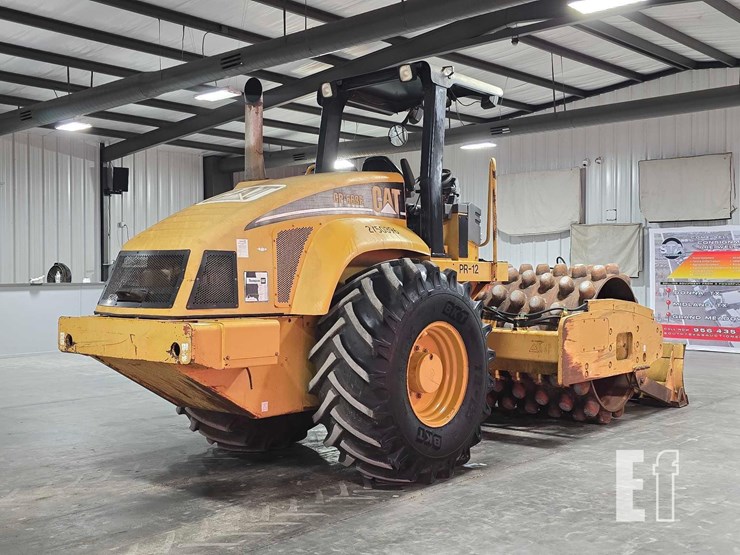 2004-caterpillar-cp-563e-image-3