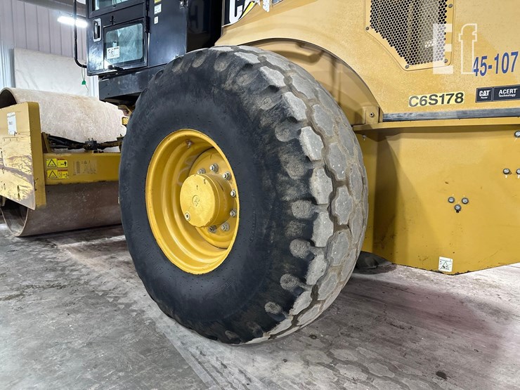 2012-caterpillar-cs64-image-25