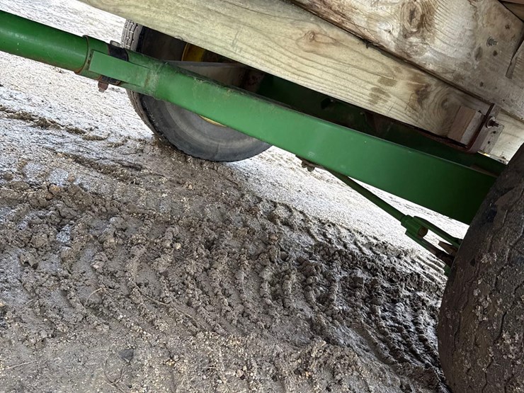 9ft-x-20-1/2ft-wooden-flatbed-w/-poly-tanks-&-pump-image-15