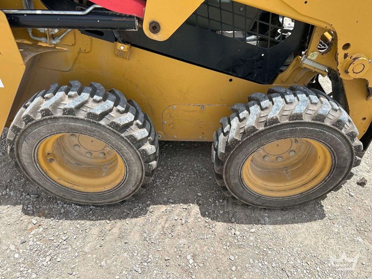 caterpillar-232d-compact-wheel-loader-skid-steer-image-19