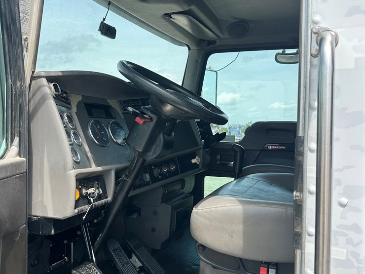 2012-kenworth-t370-image-9