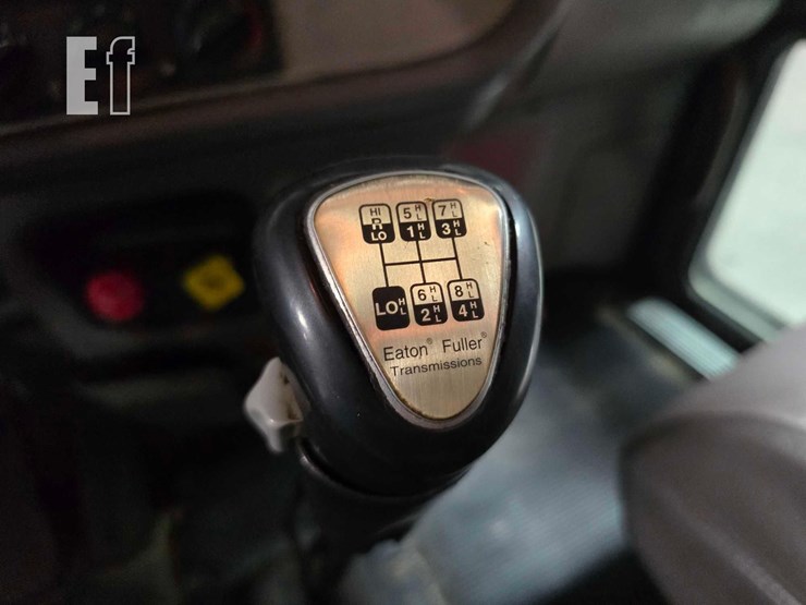 2013-peterbilt-386-image-16