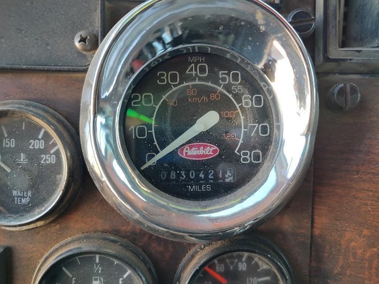 1996-peterbilt-377-image-39