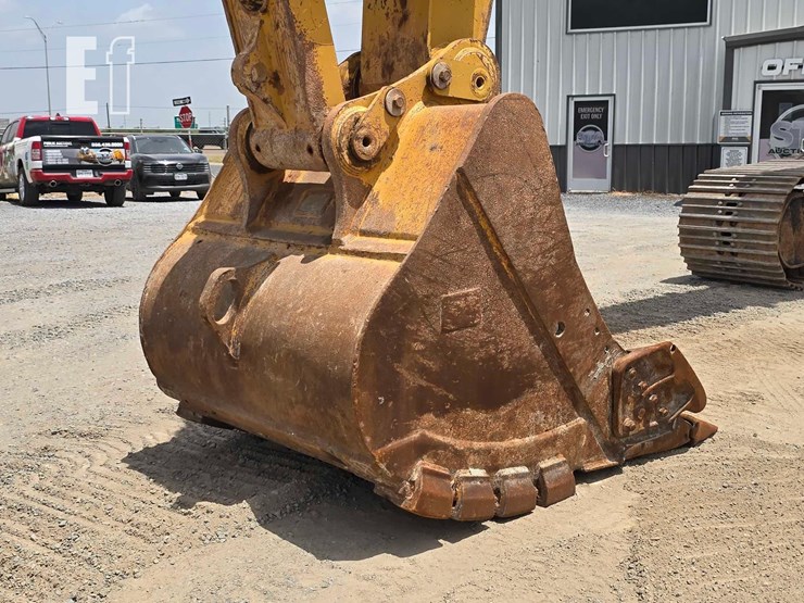 2017-caterpillar-349fl-image-11