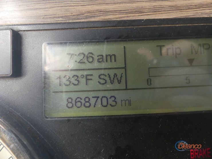 2016-freightliner-122sd-image-19