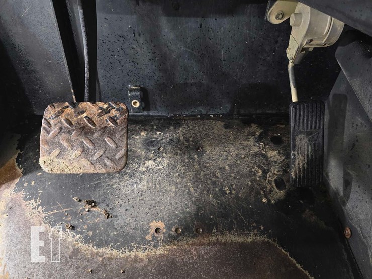 2013-caterpillar-tl1055c-image-15